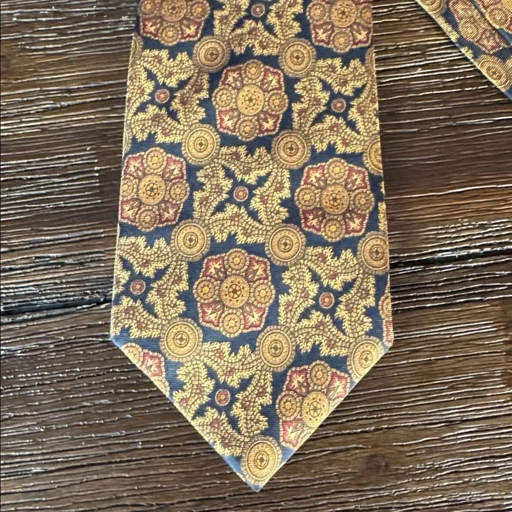 Christian Dior Elegant Gold and Black Patterned silk Tie